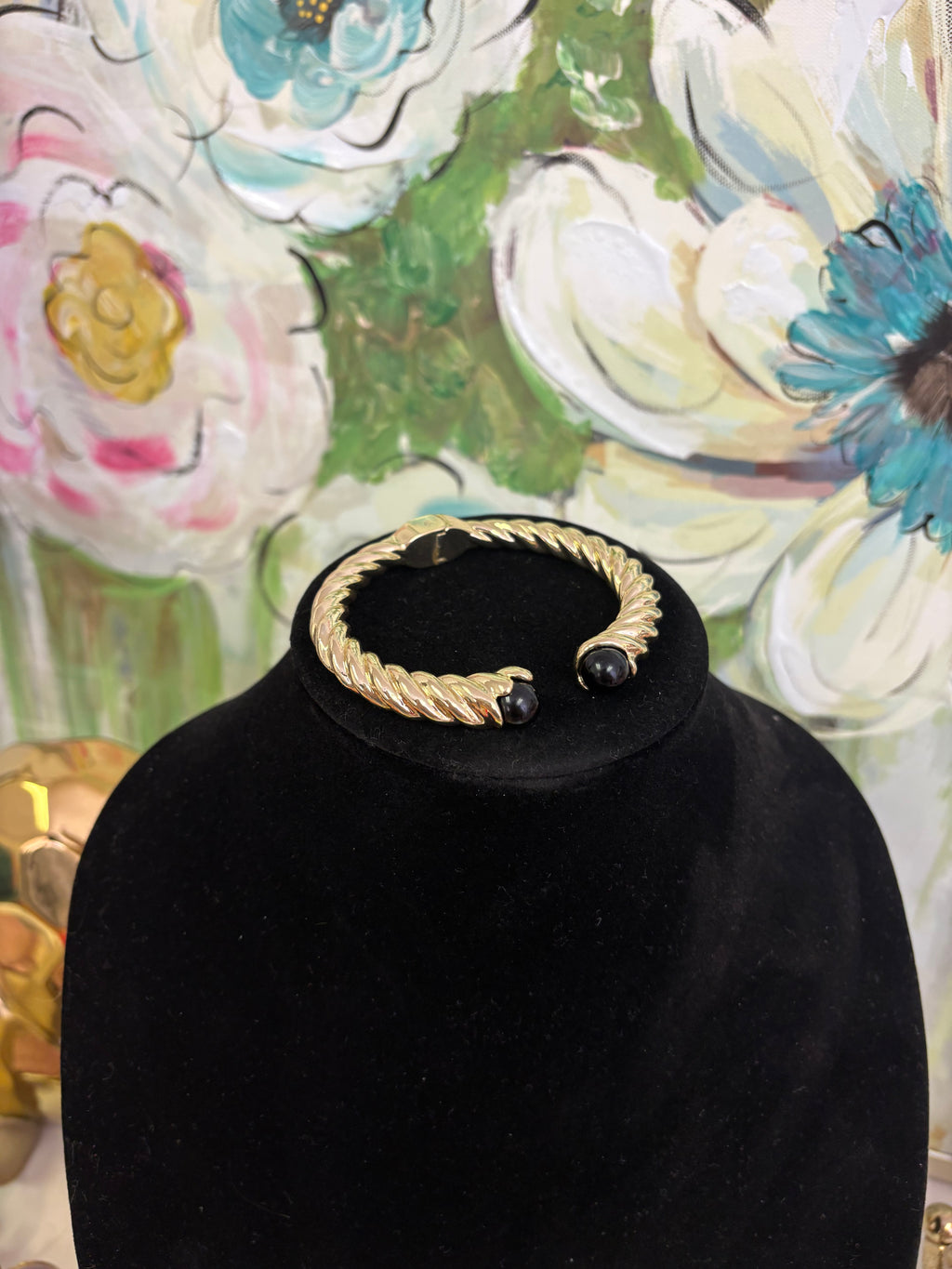 Look For Less Hinged Cuff -Black