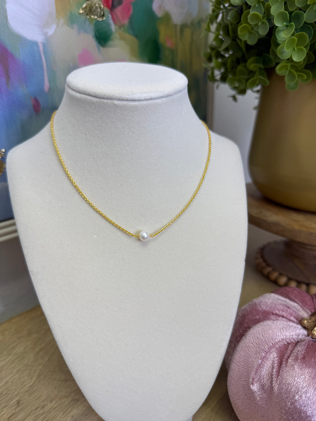 Tatum James - Round Pearl Necklace