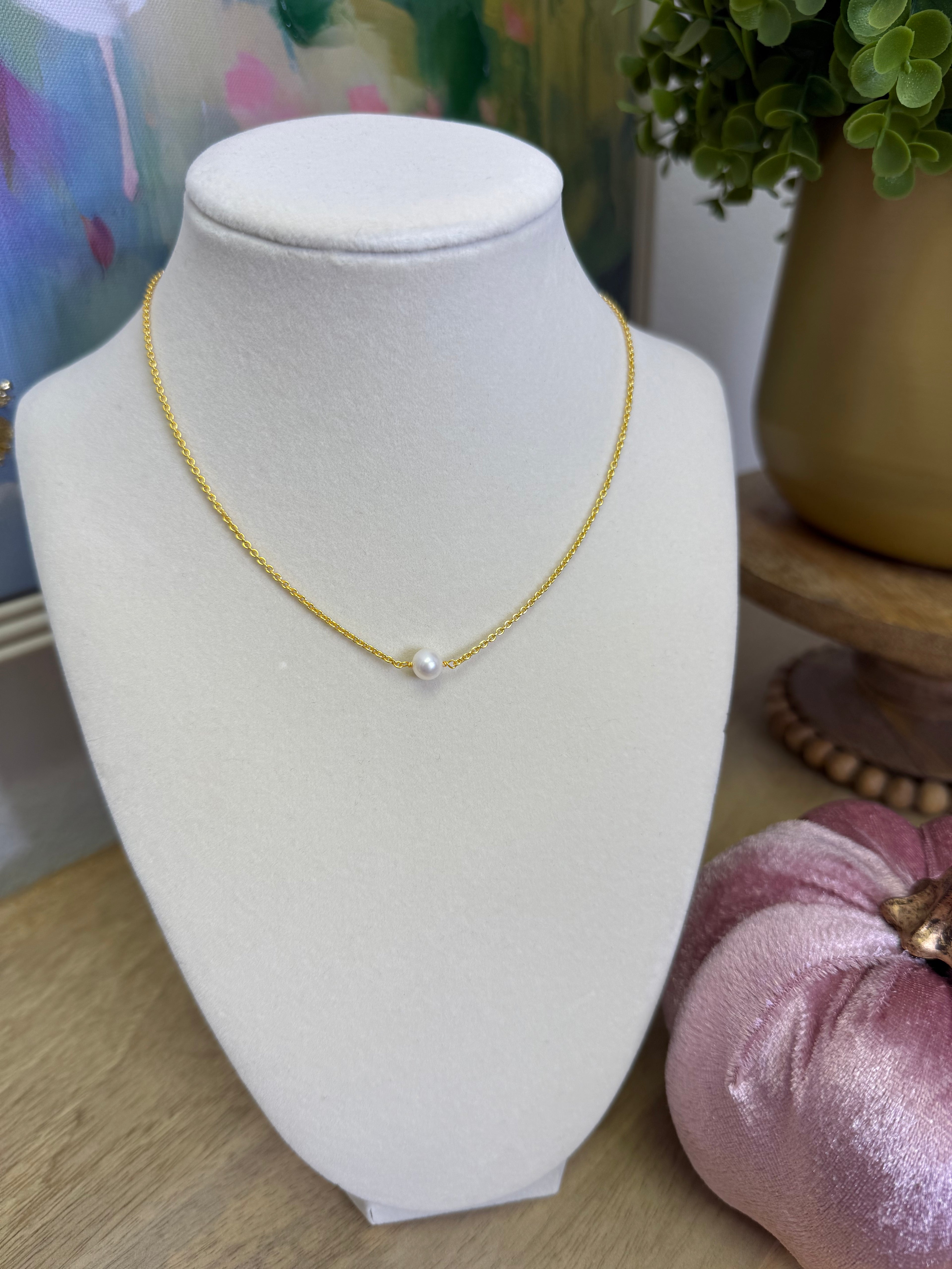 Tatum James - Round Pearl Necklace